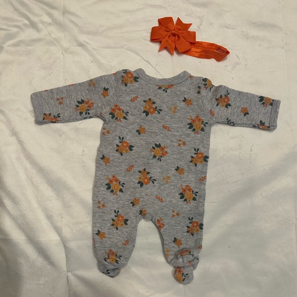 Newborn like new 100% cotton fall colors onsie - Picture 2 of 2